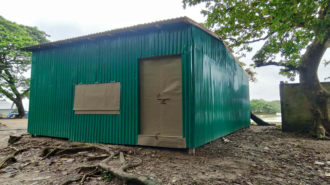 শাল্লায় খাদ্যবান্ধব কর্মসূচীর এক ডিলারের বিরুদ্ধে সরকারী জায়গায় ঘর নির্মাণের অভিযোগ