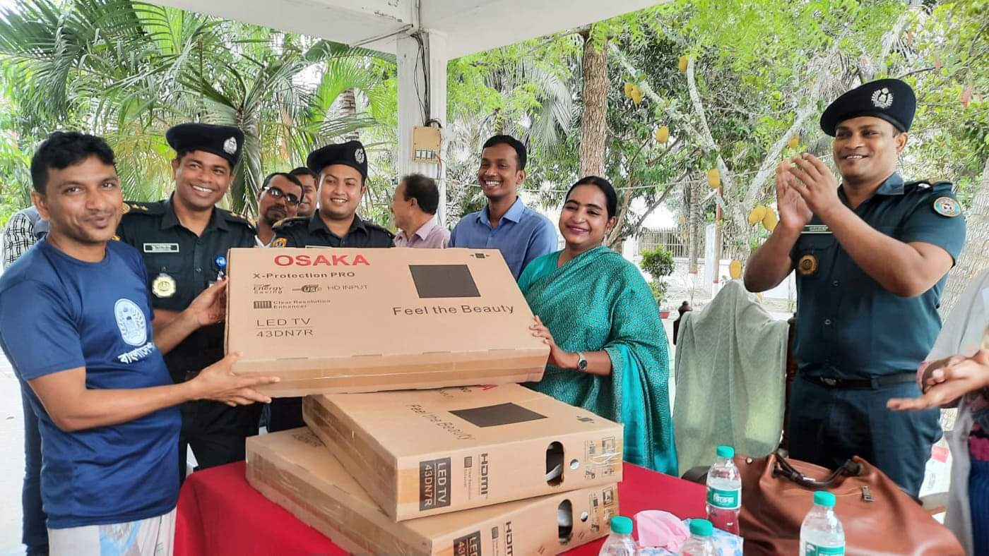 গোপালগঞ্জে প্রশাসনের উদ্যোগে জেলা কারাগারে ৭টি এলইডি টিভি প্রদান