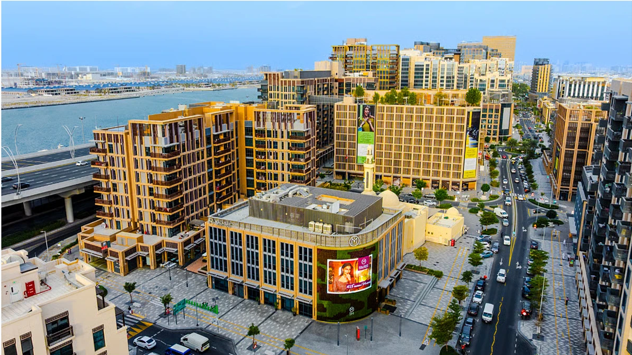 দুবাইতে বিশ্বে প্রথম ‘স্বর্ণের রাস্তা’ তৈরি হচ্ছে