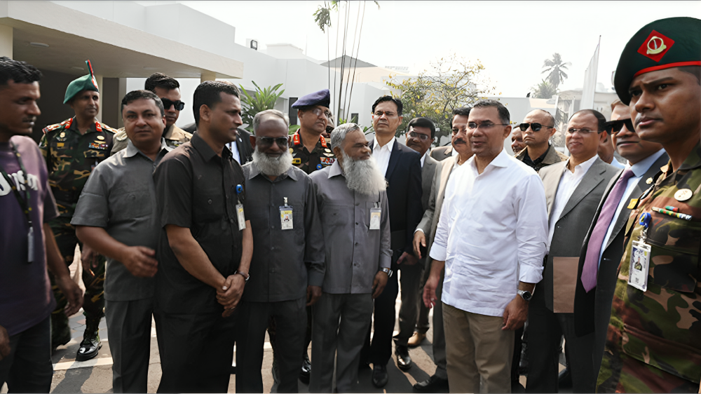 প্রধানমন্ত্রীর কার্যালয়ে প্রথম কর্মদিবসে তারেক রহমানের হৃদয়ছোঁয়া মুহূর্ত: “তুই নূর না?”