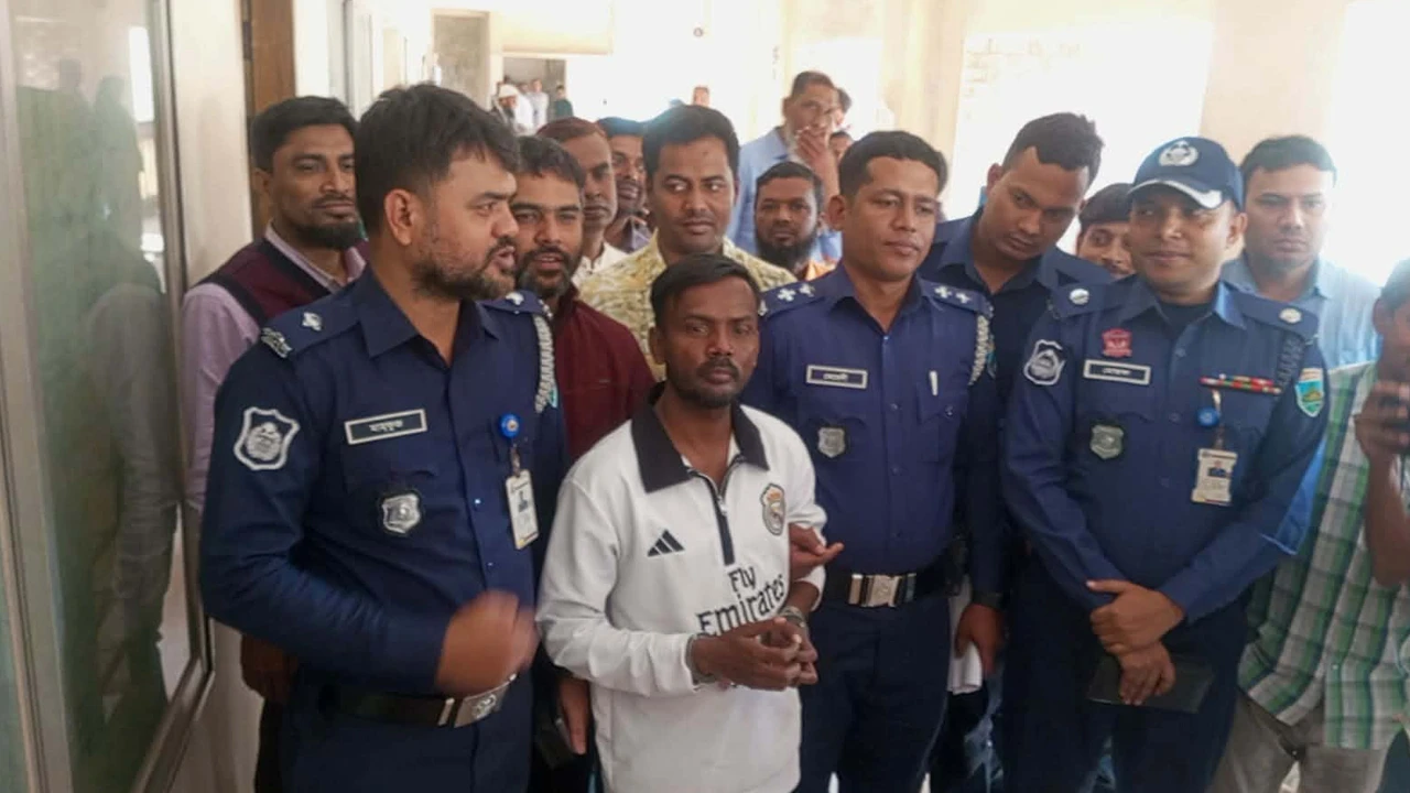 ধর্ষণ মামলায় গ্রেপ্তার হিরো আলম আদালতে সোপর্দ