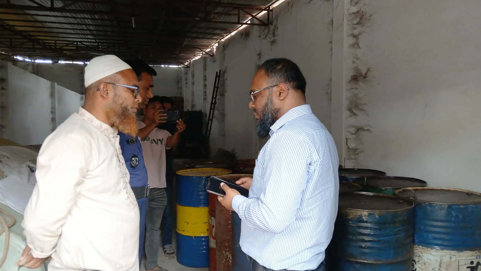 মুকসুদপুরে জ্বালানী তেল মজুদ করায় এক ব্যবসায়ীর ১০ হাজার টাকা জরিমানা