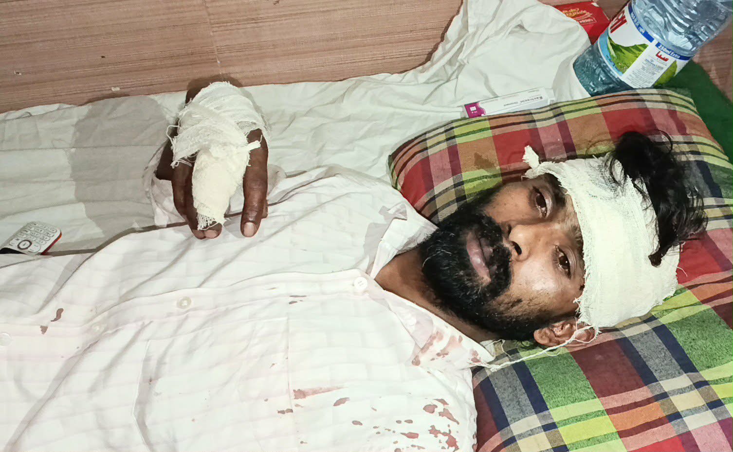 মাদারগঞ্জে বউয়ের সাথে ঝগড়ার জেরে শ্বশুরবাড়ির লোকজনের মারধরের শিকার আক্কাস আলী