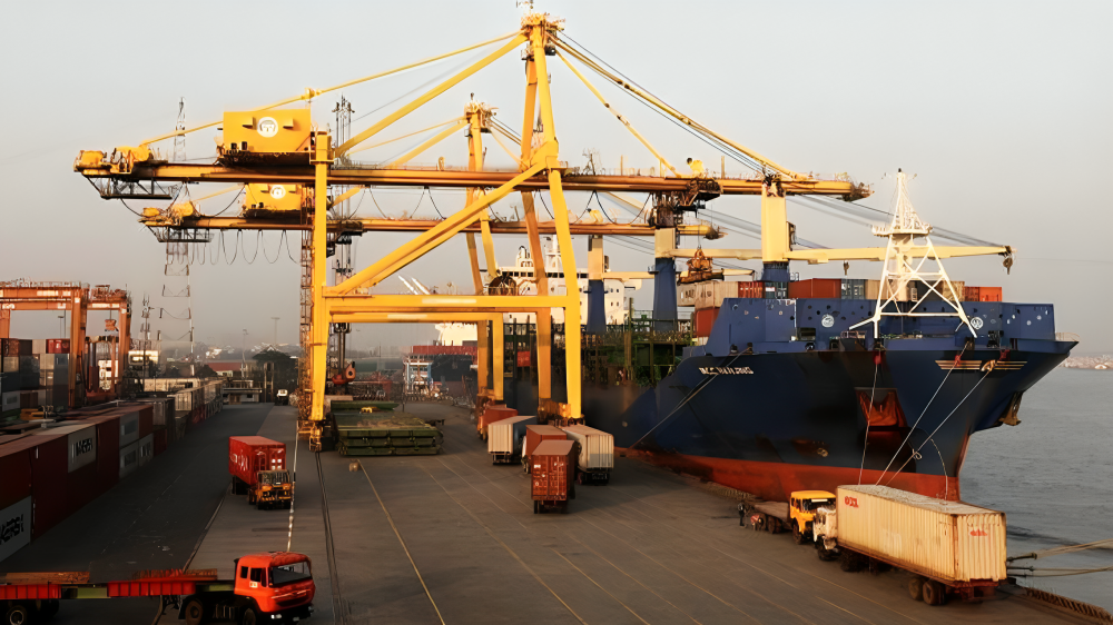 চট্টগ্রাম বন্দরে ২৭ হাজার টন ডিজেলবাহী ট্যাংকার, পথে আরও চারটি