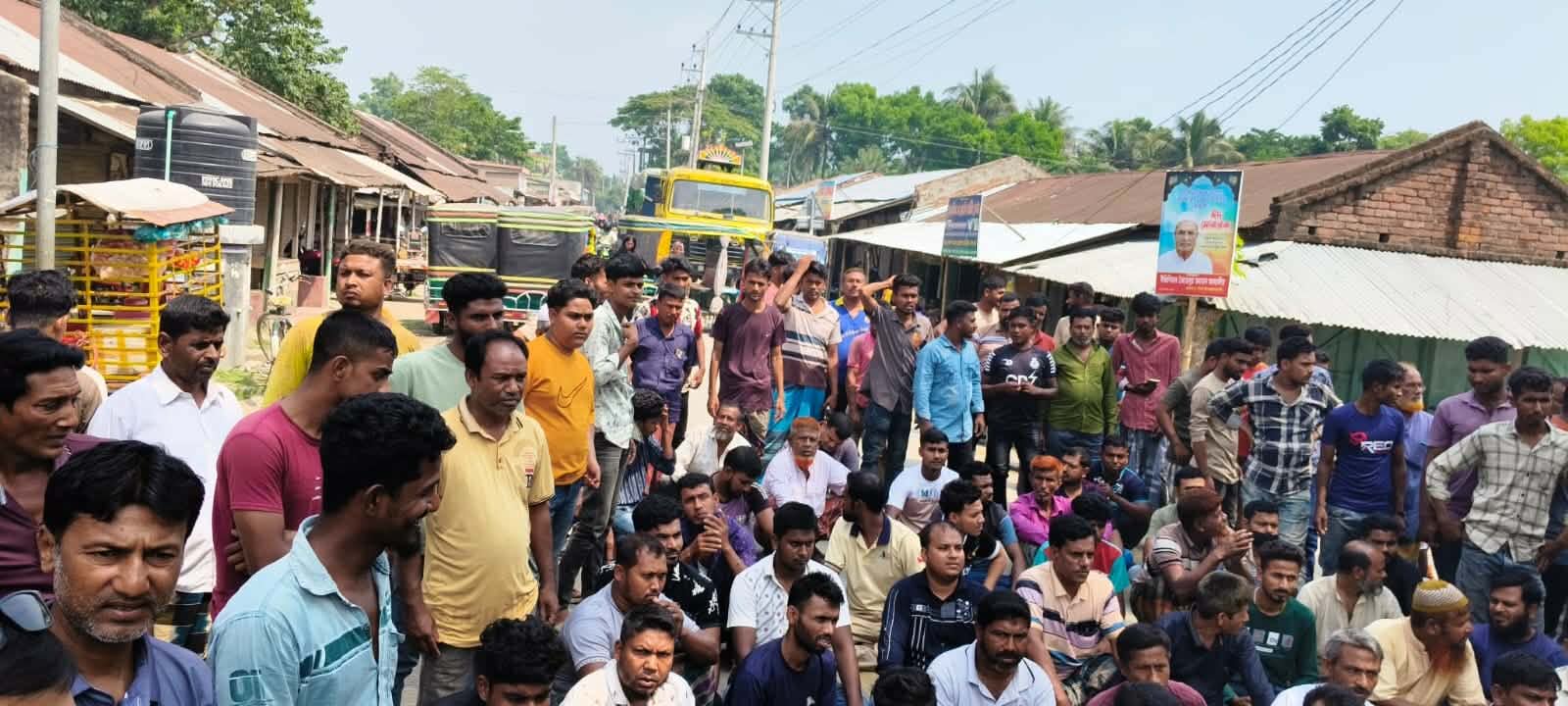 শার্শা-কাশিপুর সড়কে ইজিবাইক চলাচলে বাধা, সিএনজি চালকদের বিরুদ্ধে বিক্ষোভ ও সড়ক অবরোধ