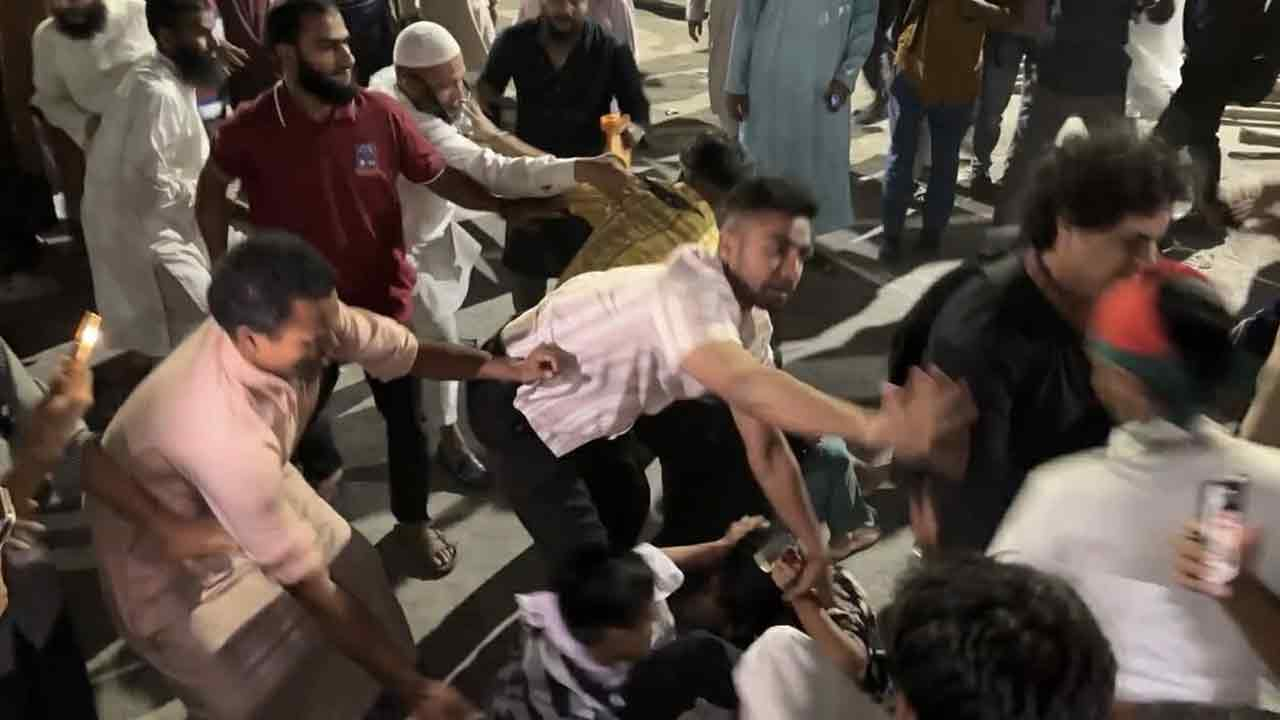 শাহবাগে উত্তেজনা: ট্রান্সজেন্ডারদের সঙ্গে সংঘর্ষ, পরিস্থিতি নিয়ন্ত্রণে