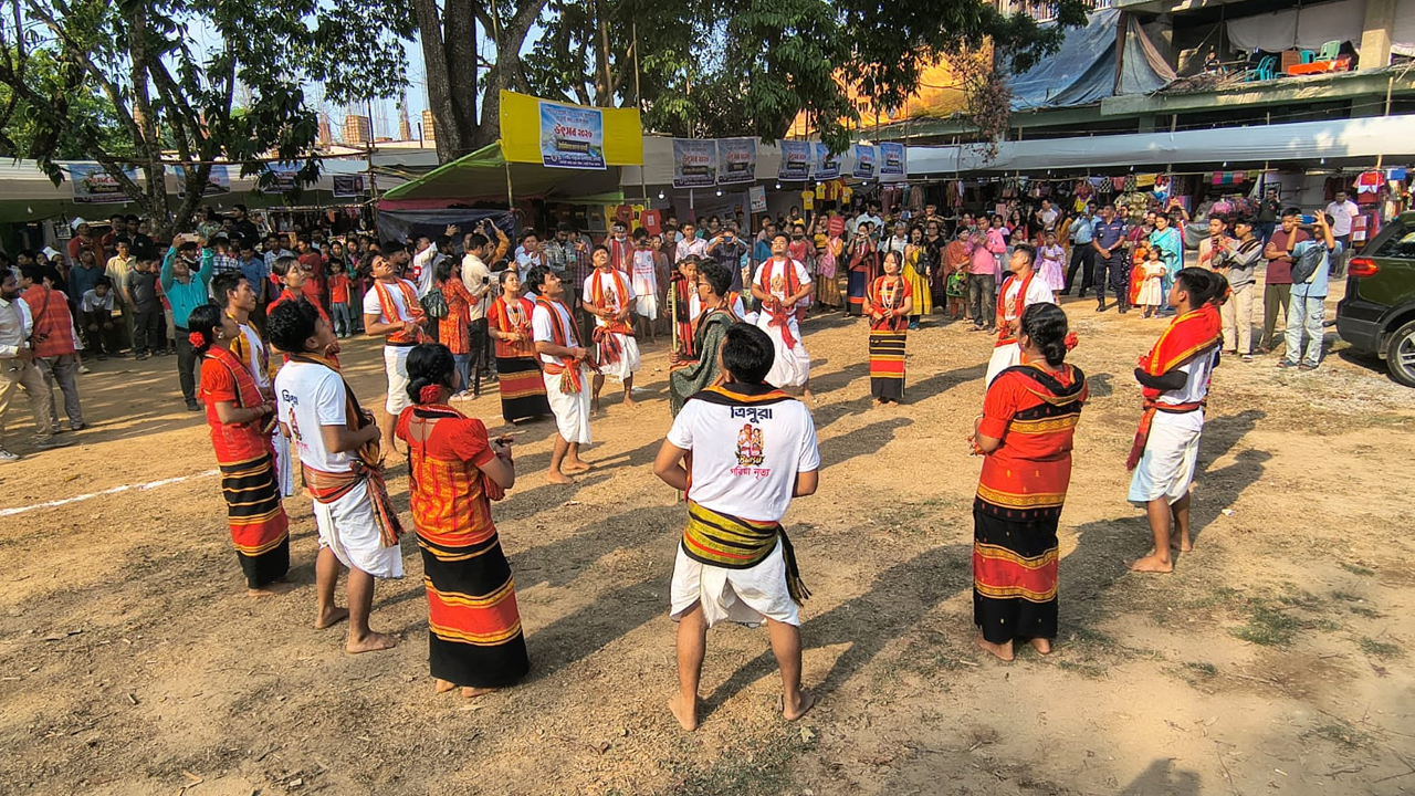 বিজু, সাংগ্রাই ও বৈসু উৎসবে রাঙ্গামাটি হয়ে উঠেছে রঙিন উৎসবময়